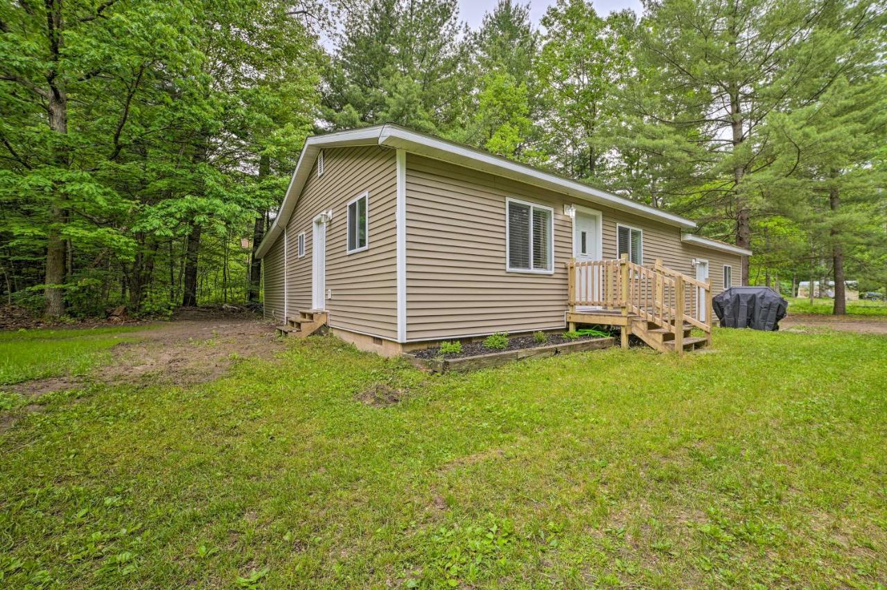 Vacation Rental In-Between Houghton And Higgins Lake Bagian luar foto