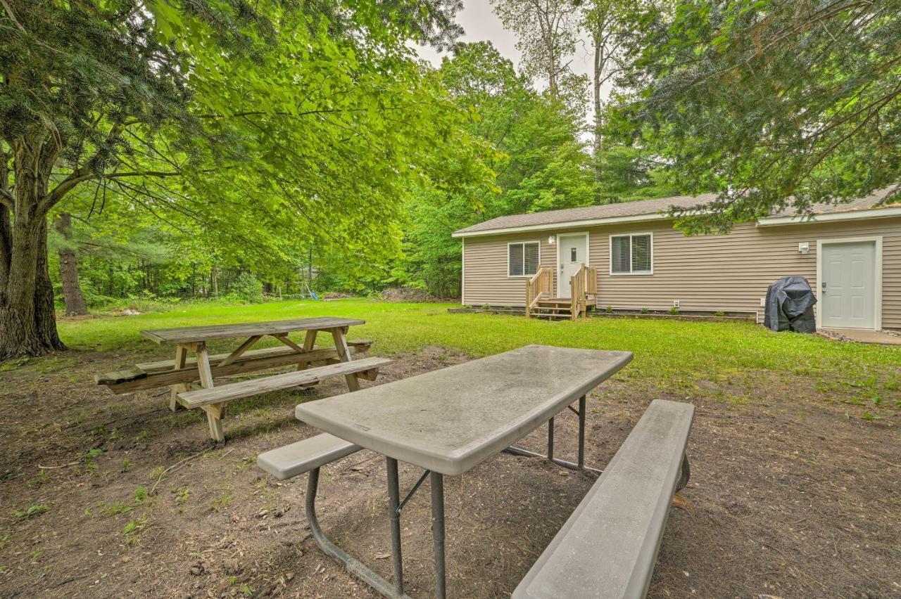 Vacation Rental In-Between Houghton And Higgins Lake Bagian luar foto