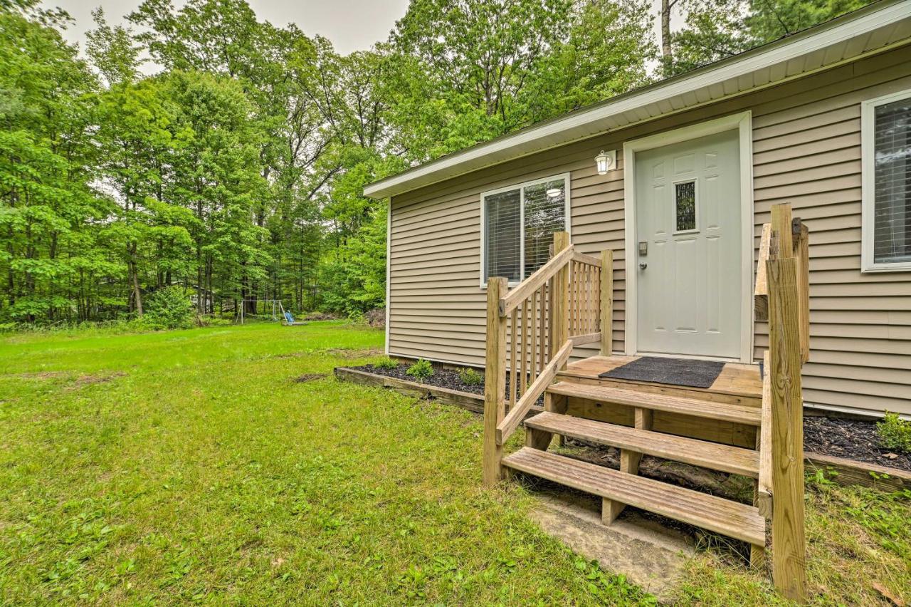 Vacation Rental In-Between Houghton And Higgins Lake Bagian luar foto